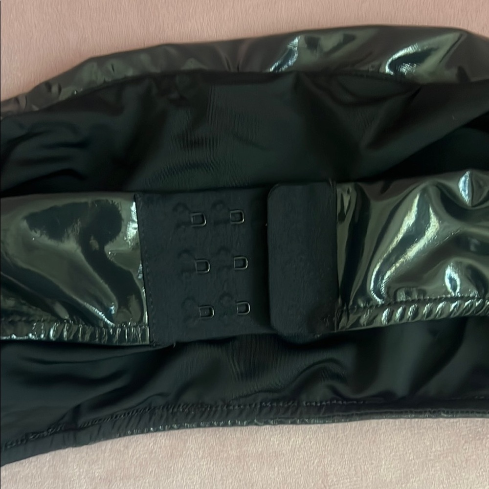 Skims Stretch Vinyl Bandeau - Picture 7 of 8